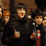 Camélia Jordana (chant), les Glotte-Trotters (choeurs)